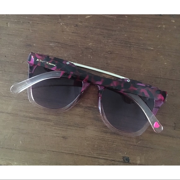 Betsey Johnson magenta tortoise aviators - Picture 4 of 4
